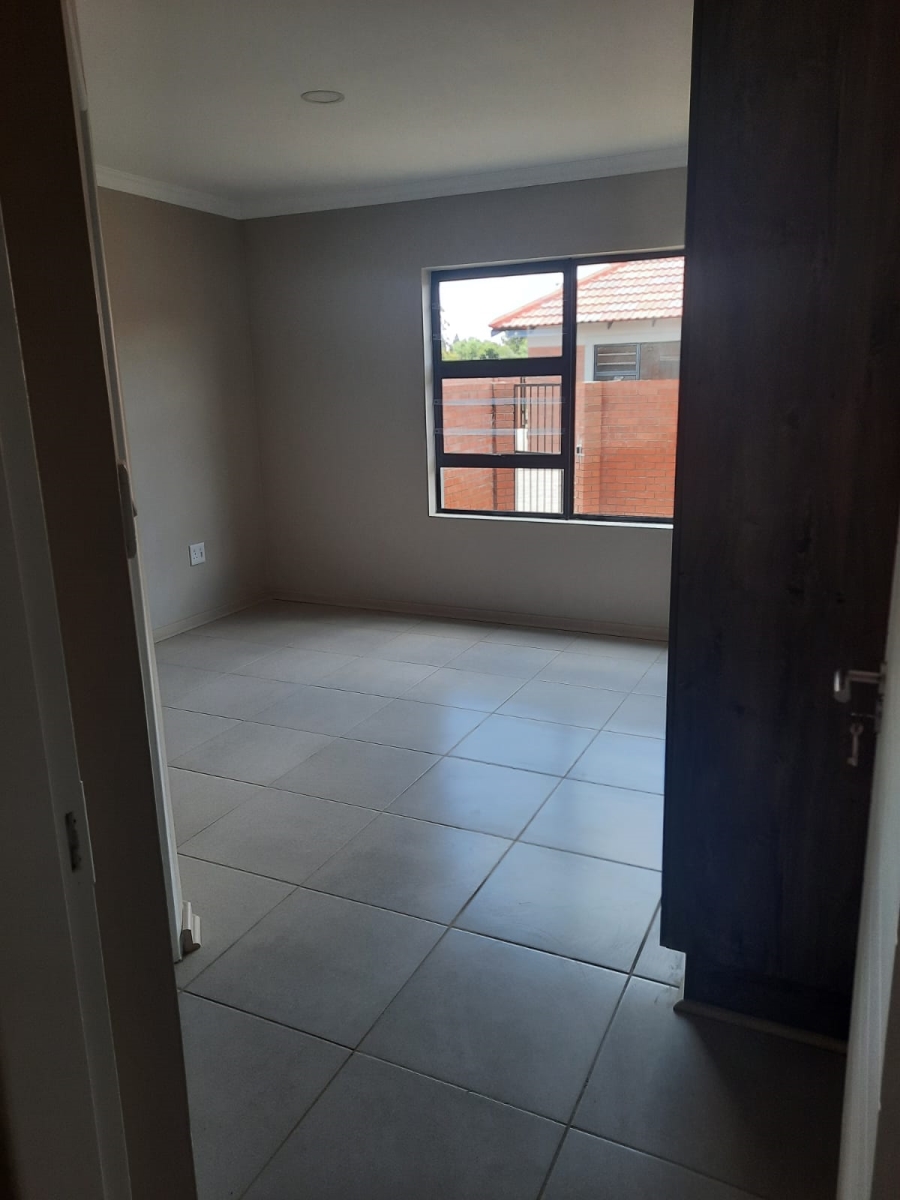 To Let 3 Bedroom Property for Rent in Langenhovenpark Free State